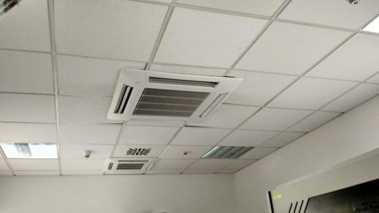 klimatyzator jednostka sufitowa